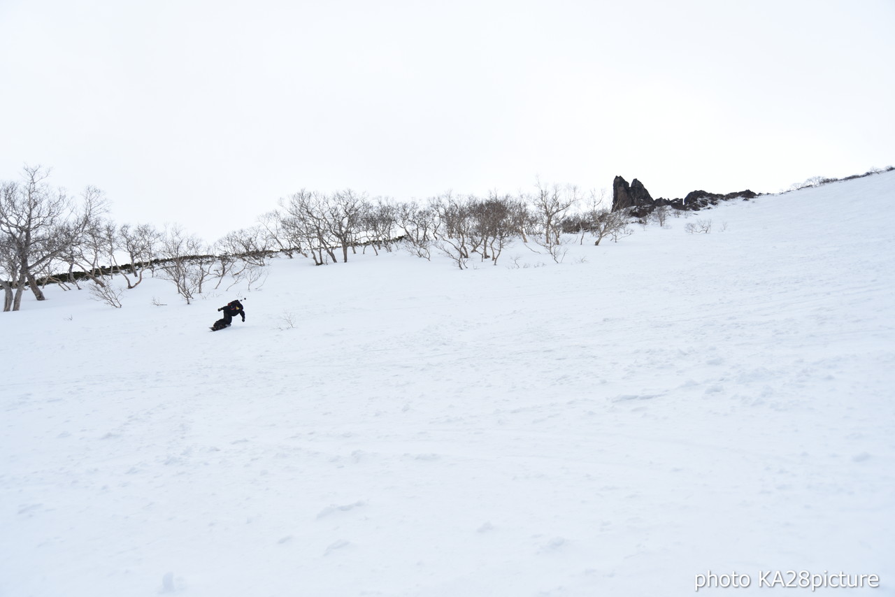 大雪山層雲峡黒岳ロープウェイスキー場　積雪 380cm！標高1,984ｍの黒岳山頂から大斜面にシュプールを描く(*^^)v 